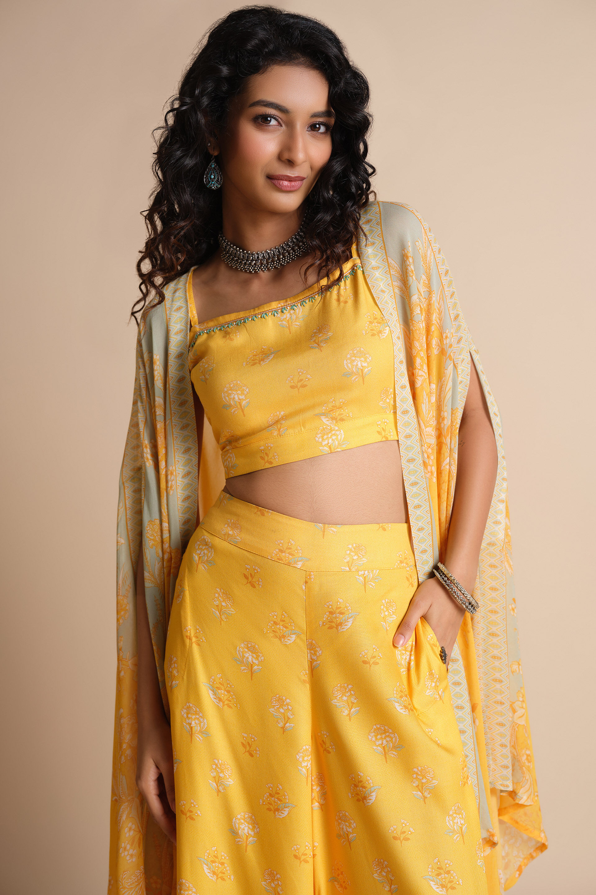 Sunehra Aaftab Shrug Set, Mustard, image 8